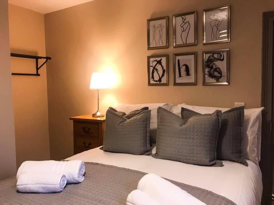 Отель The White Hart 3*